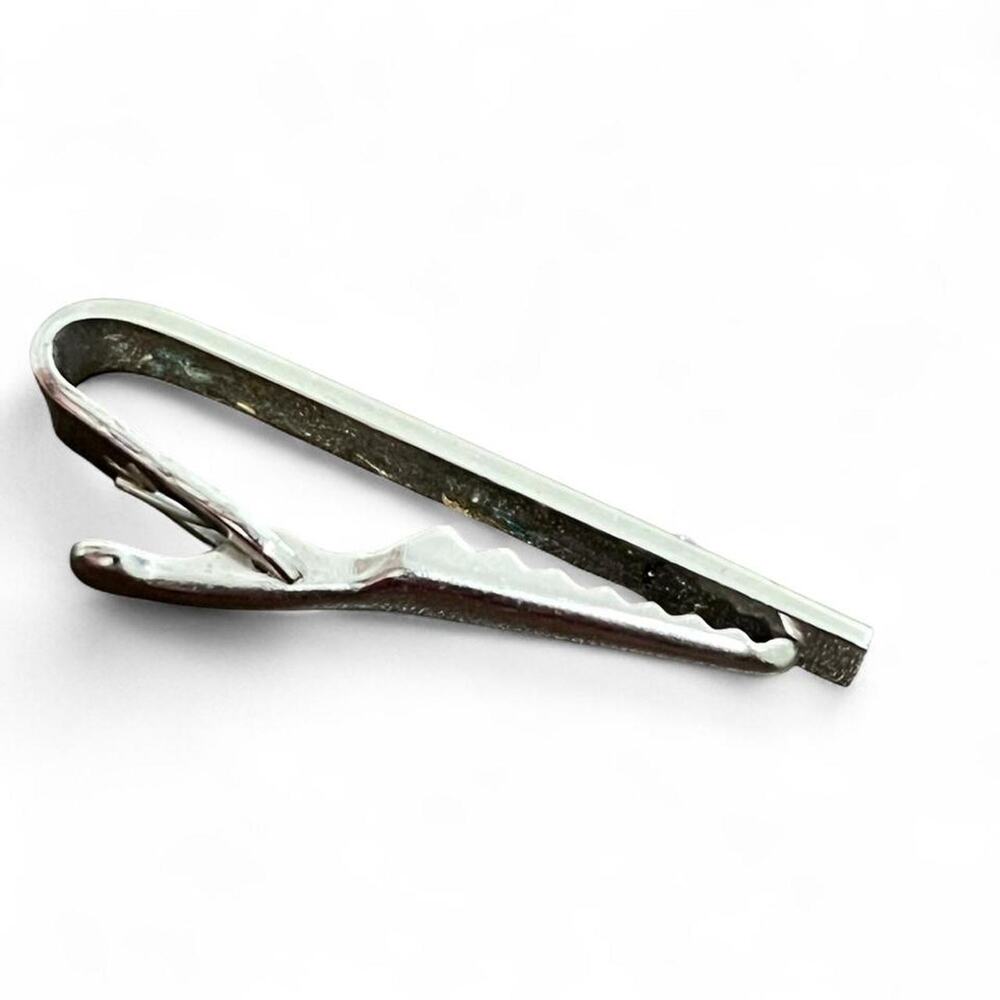 Silver tie clip with green